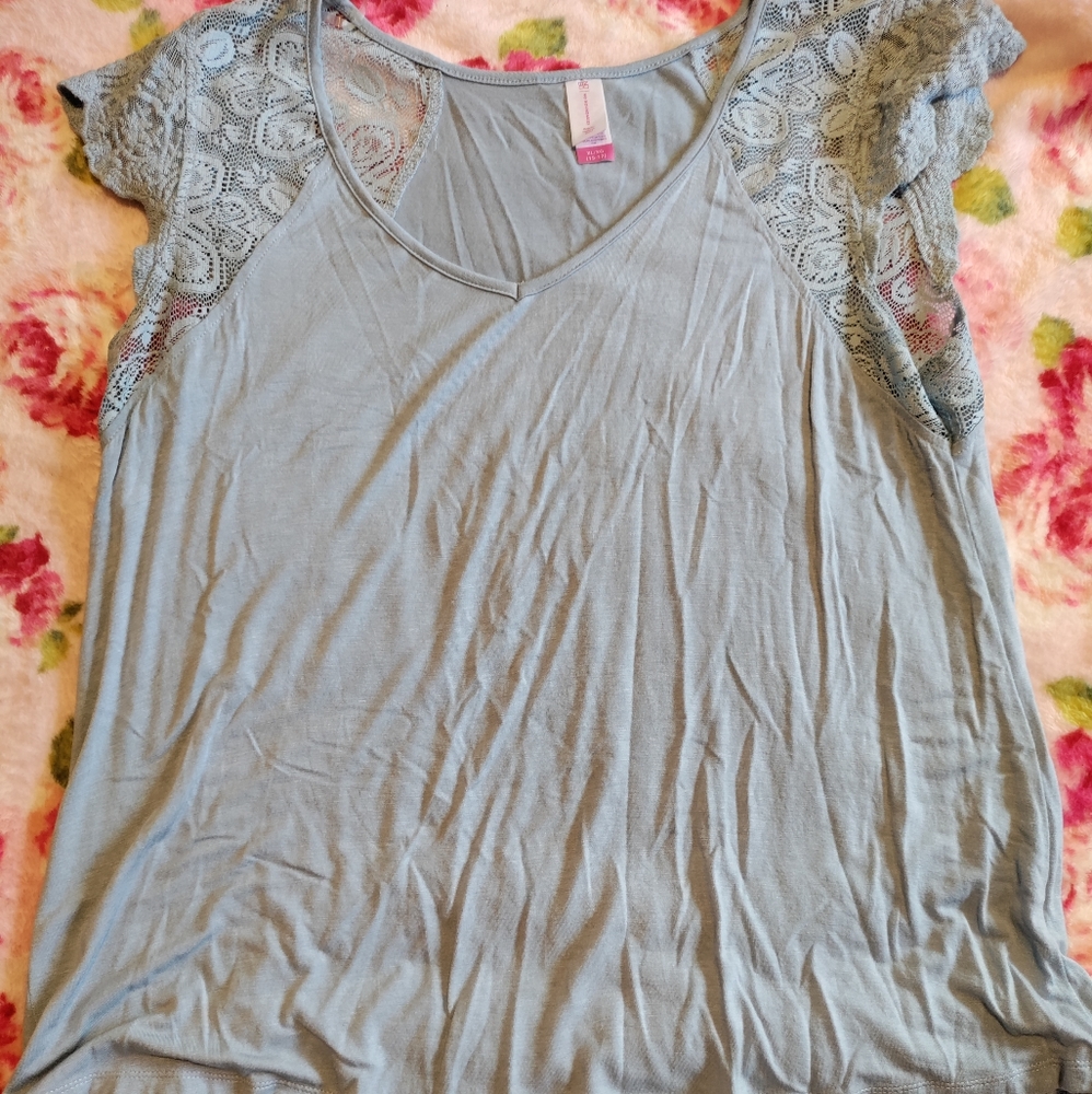 ❄️ 3/12 ❄️ No Boundaries Blue Top with Lace sleeves